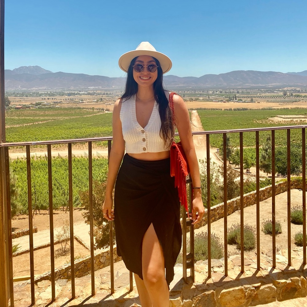 Meet your Posher, Mariana - Picture 1 of 1